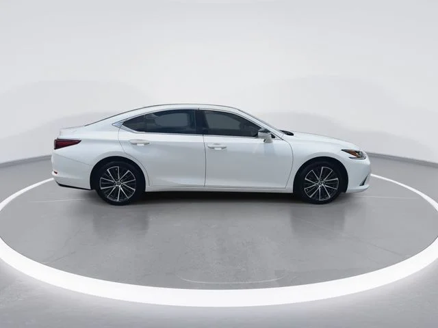 Used 2022 White Lexus 350 image 9