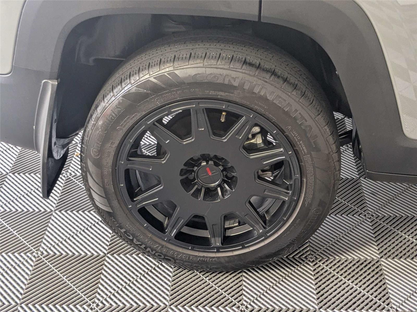 Used 2022 Sting-Gray Clearcoat Jeep Sport image 10