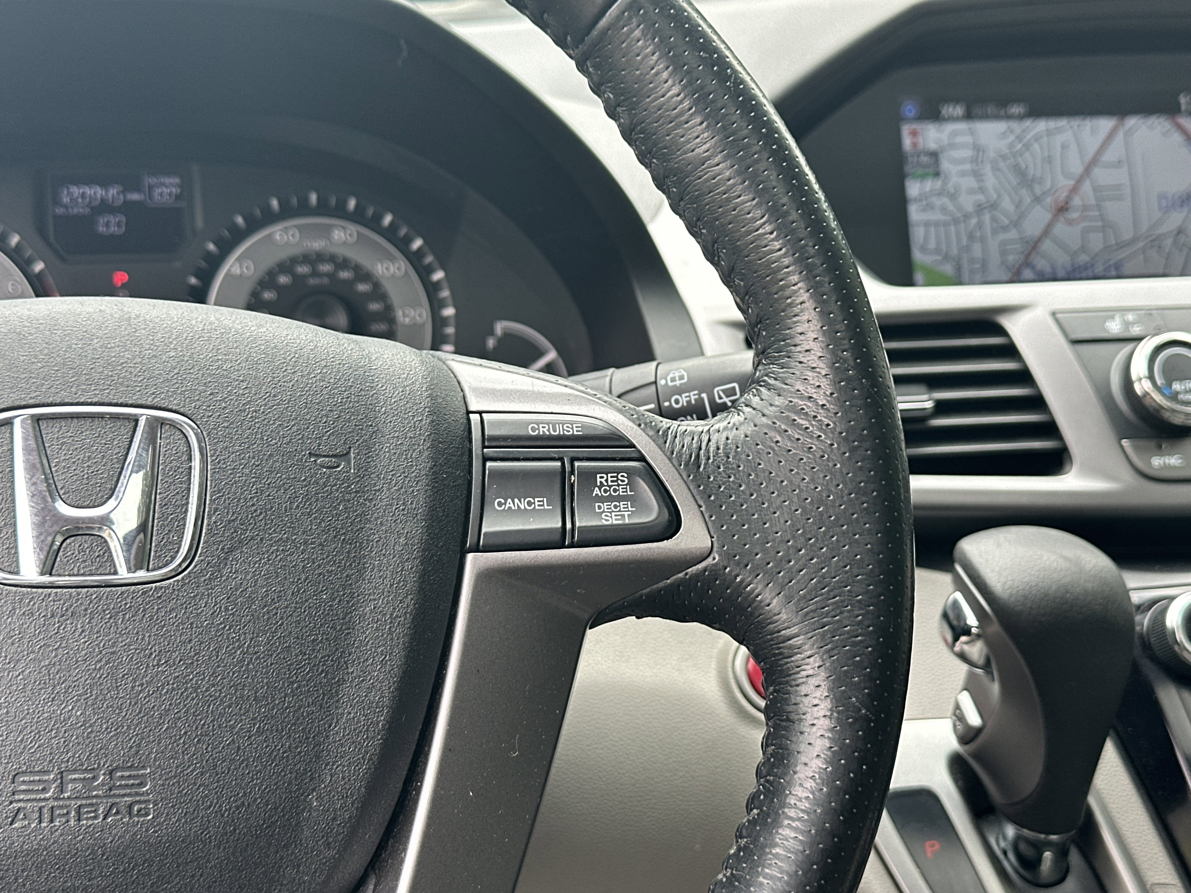 Used 2014 Alabaster Silver Metallic Honda EX-L image 31