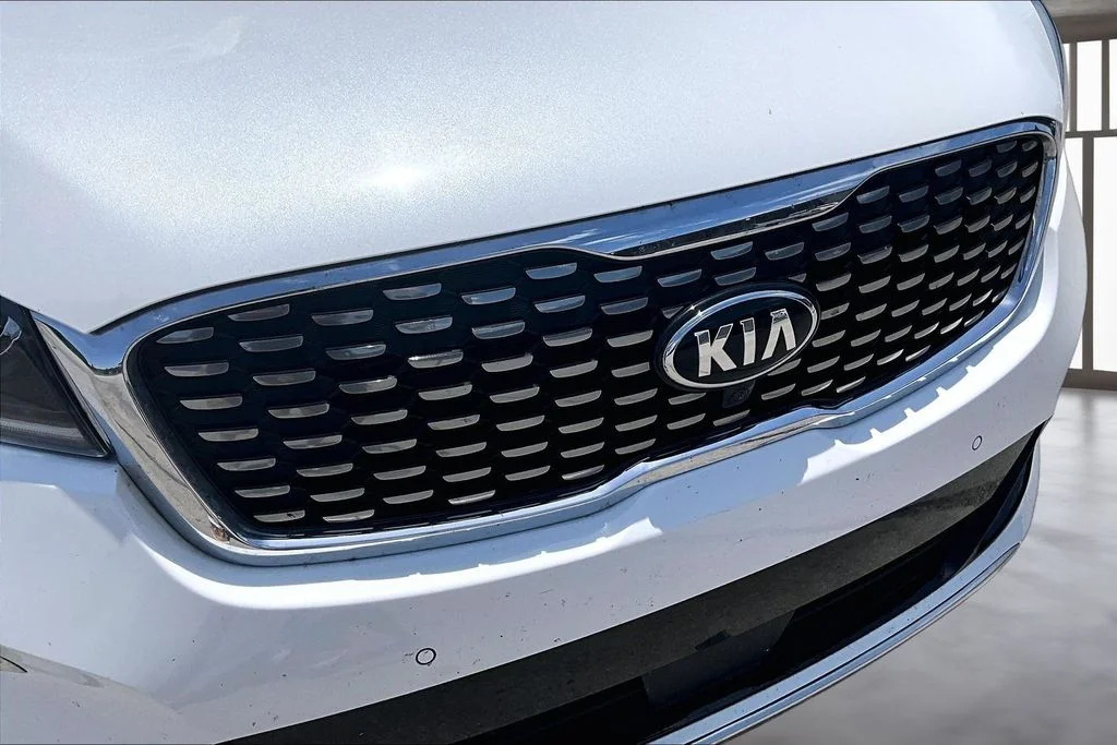 Used 2020 White Kia SX image 31
