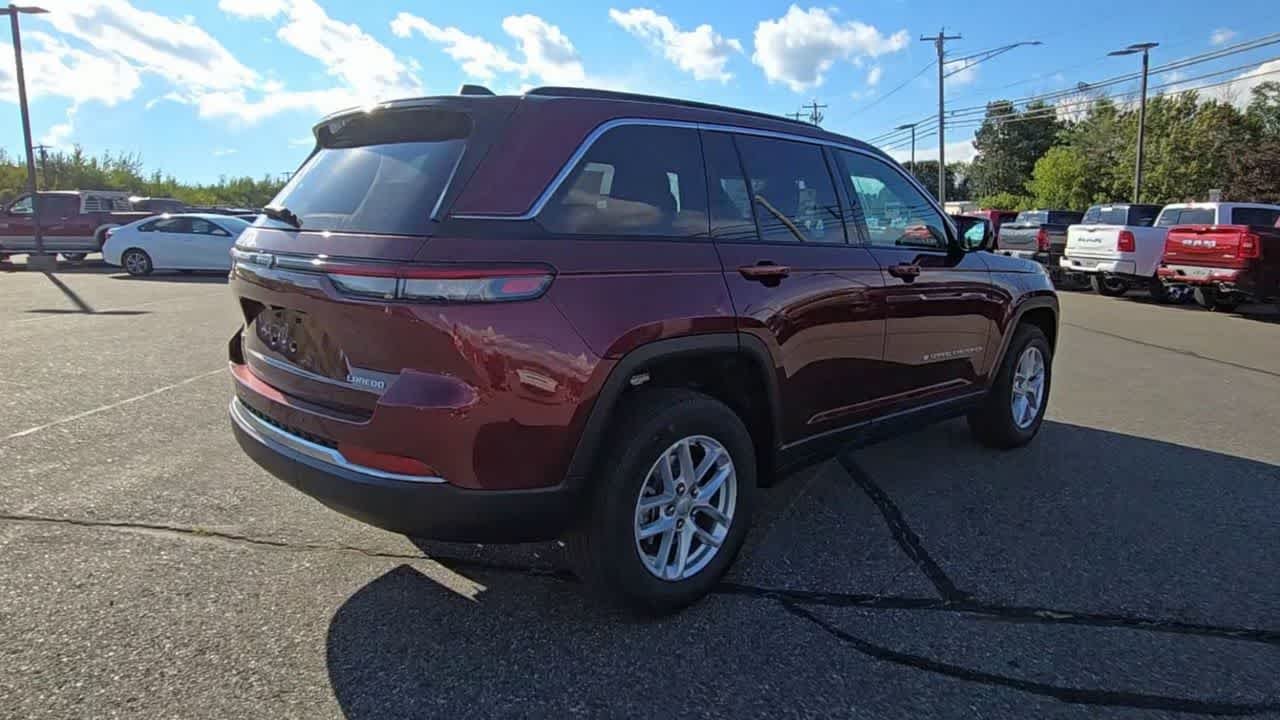 Used 2025 Velvet Red Pearlcoat Jeep Laredo X image 8
