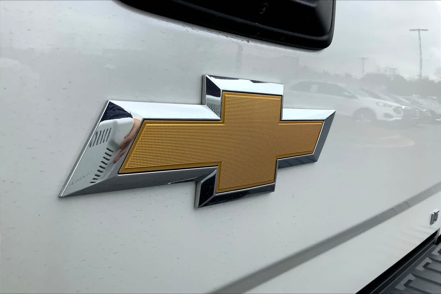 Used 2016 Iridescent Pearl Tricoat Chevrolet LT image 31