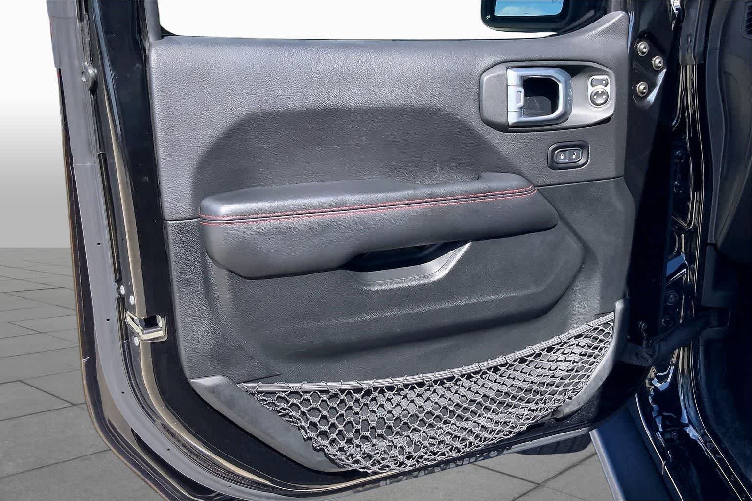 Used 2020 Black Clearcoat Jeep Recon image 39