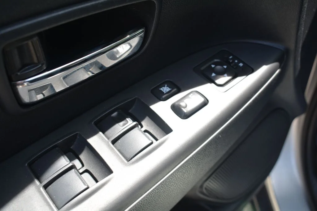 Used 2024 Silver Mitsubishi 2.0 ES image 8