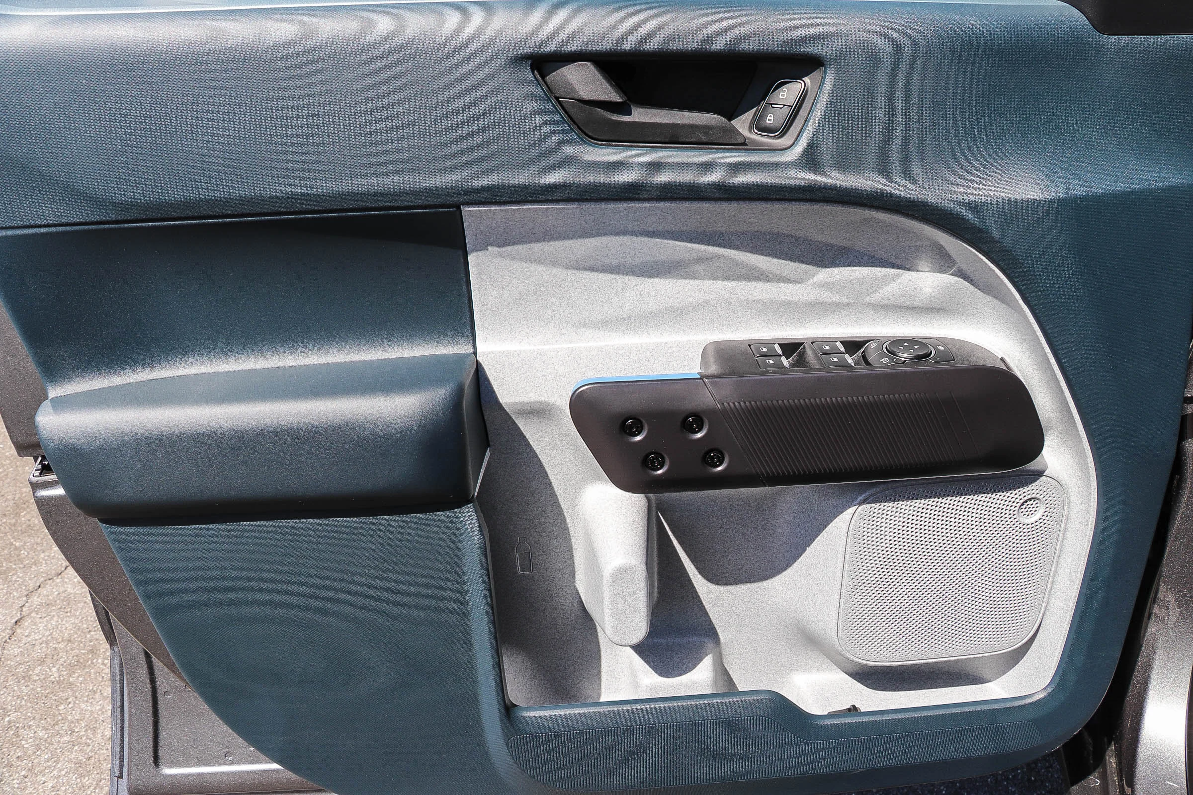 New 2026 Space White Metallic Ford XLT image 24