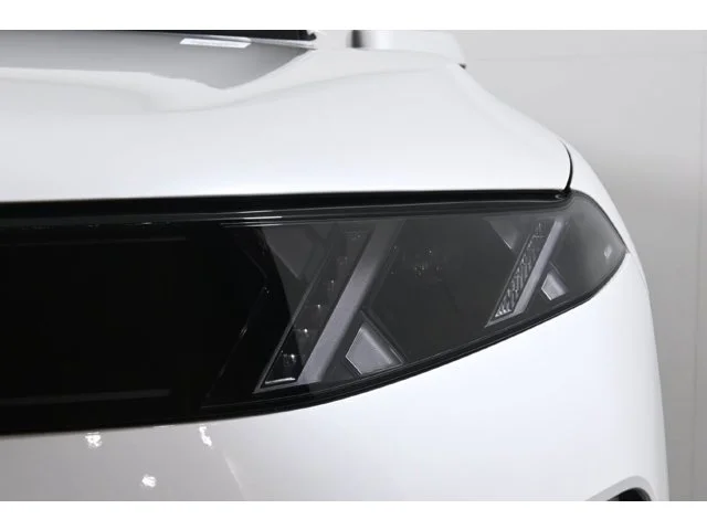 New 2027 Mineral White Metallic BMW 40 xDrive image 11