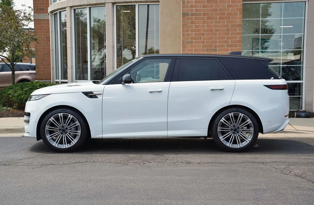 New 2026 Fuji White Land Rover Dynamic SE image 2
