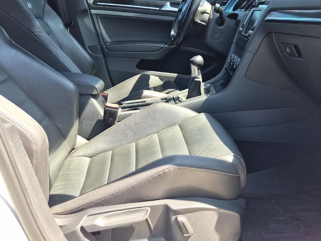 Used 2016 White Volkswagen  image 9