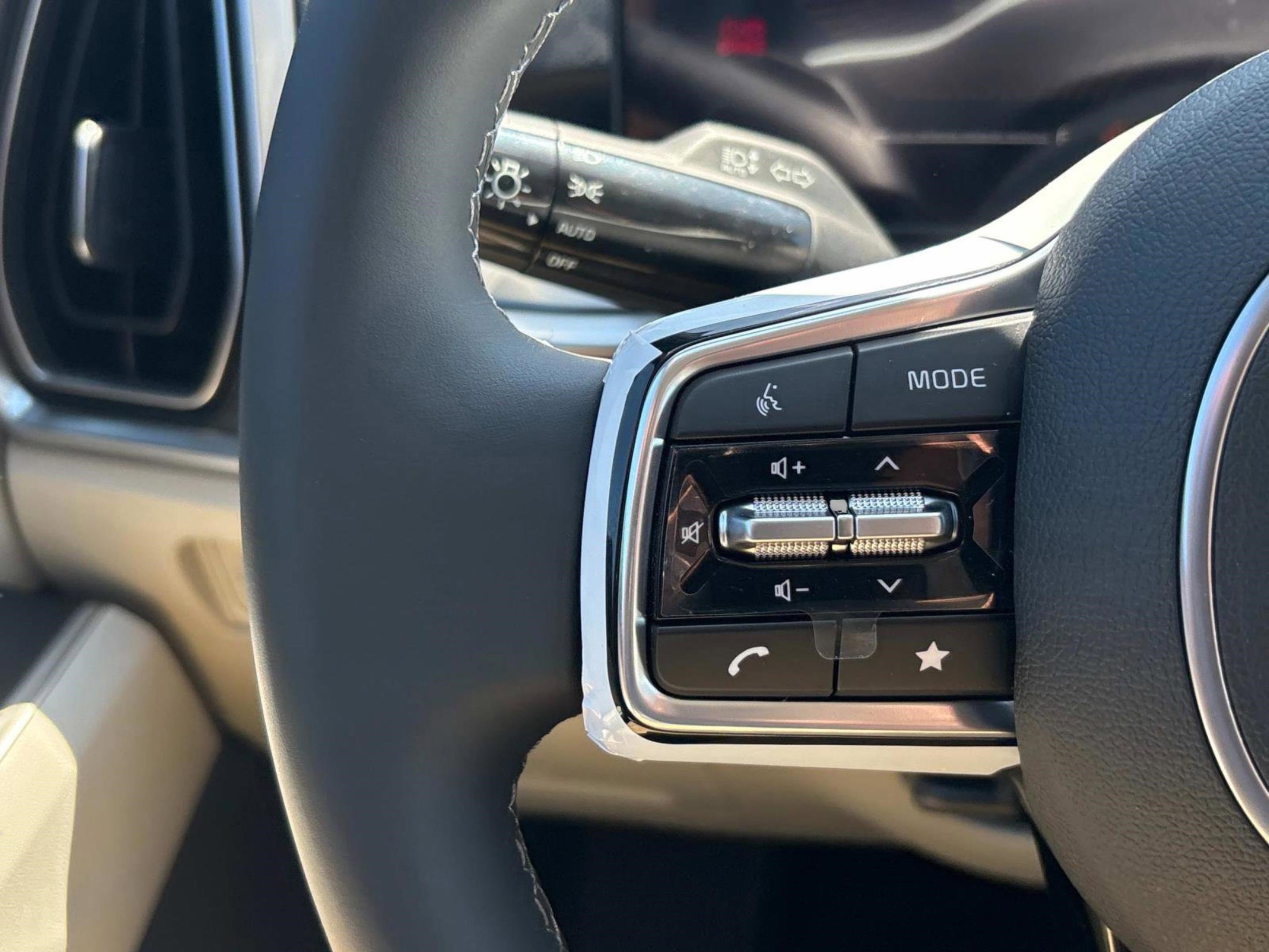 2025 Kia Sorento S - Photo 25