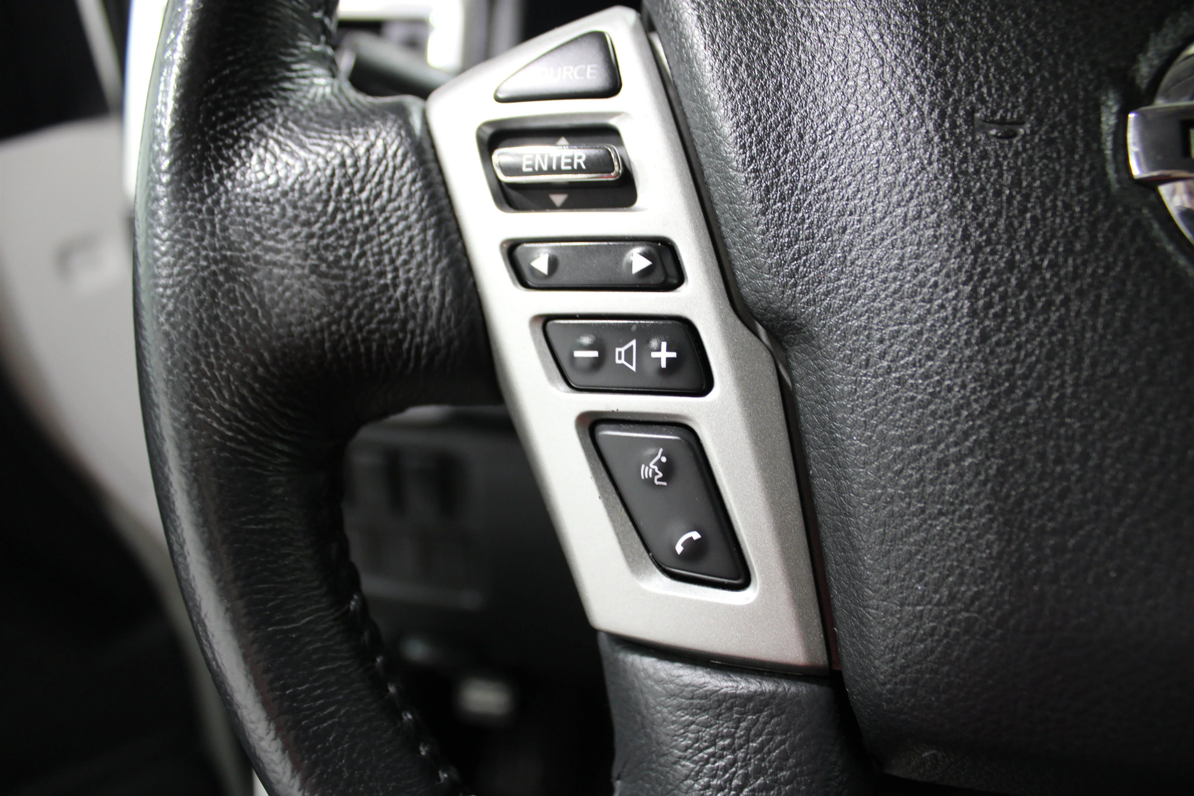 2021 Nissan Titan SV - Photo 10