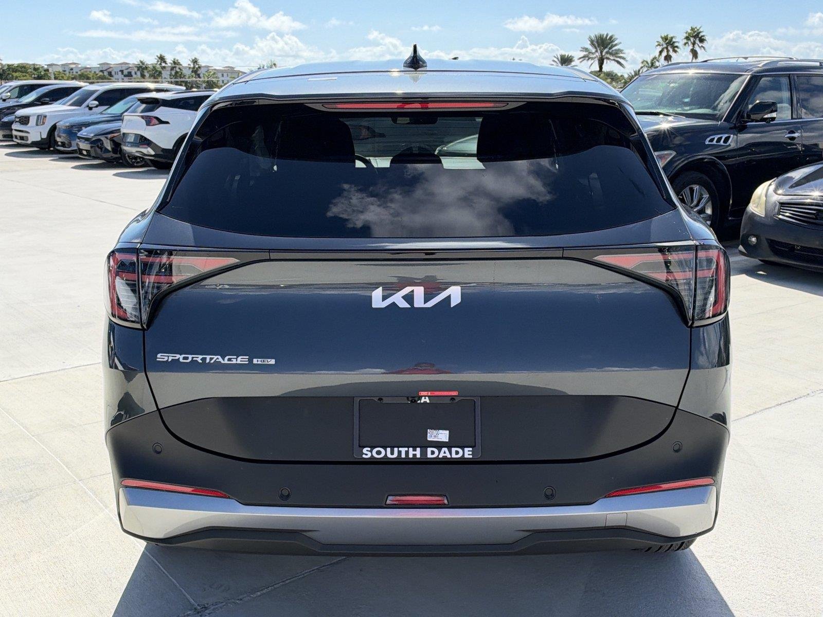New 2027 Gravity Gray Kia LX image 5
