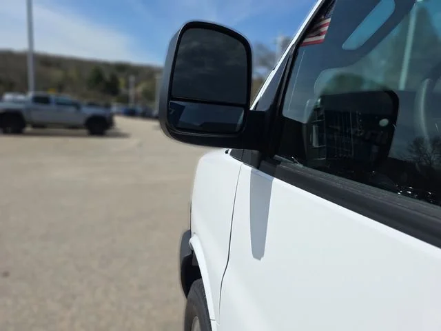 New 2026 Summit White Chevrolet WT image 23