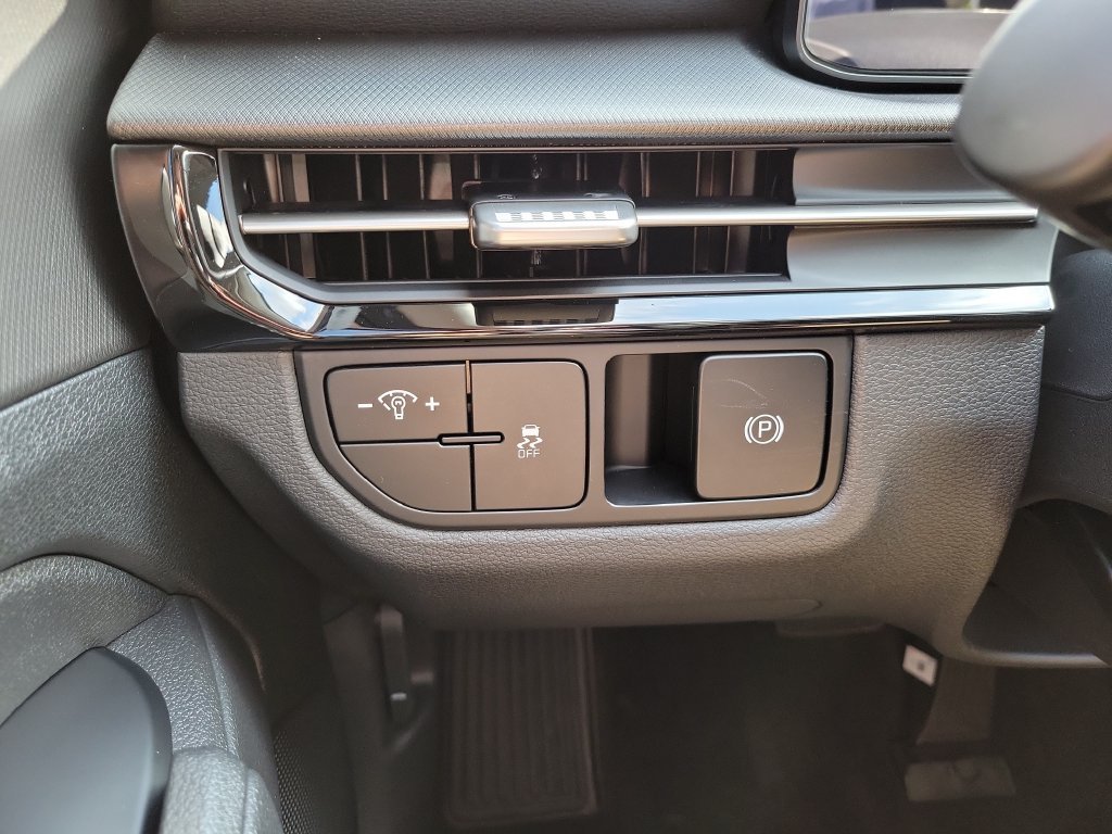 New 2027 Glacial White Pearl Kia LX image 24