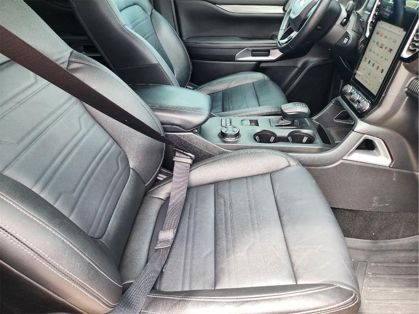 Used 2024 Cactus Gray Ford LARIAT image 13