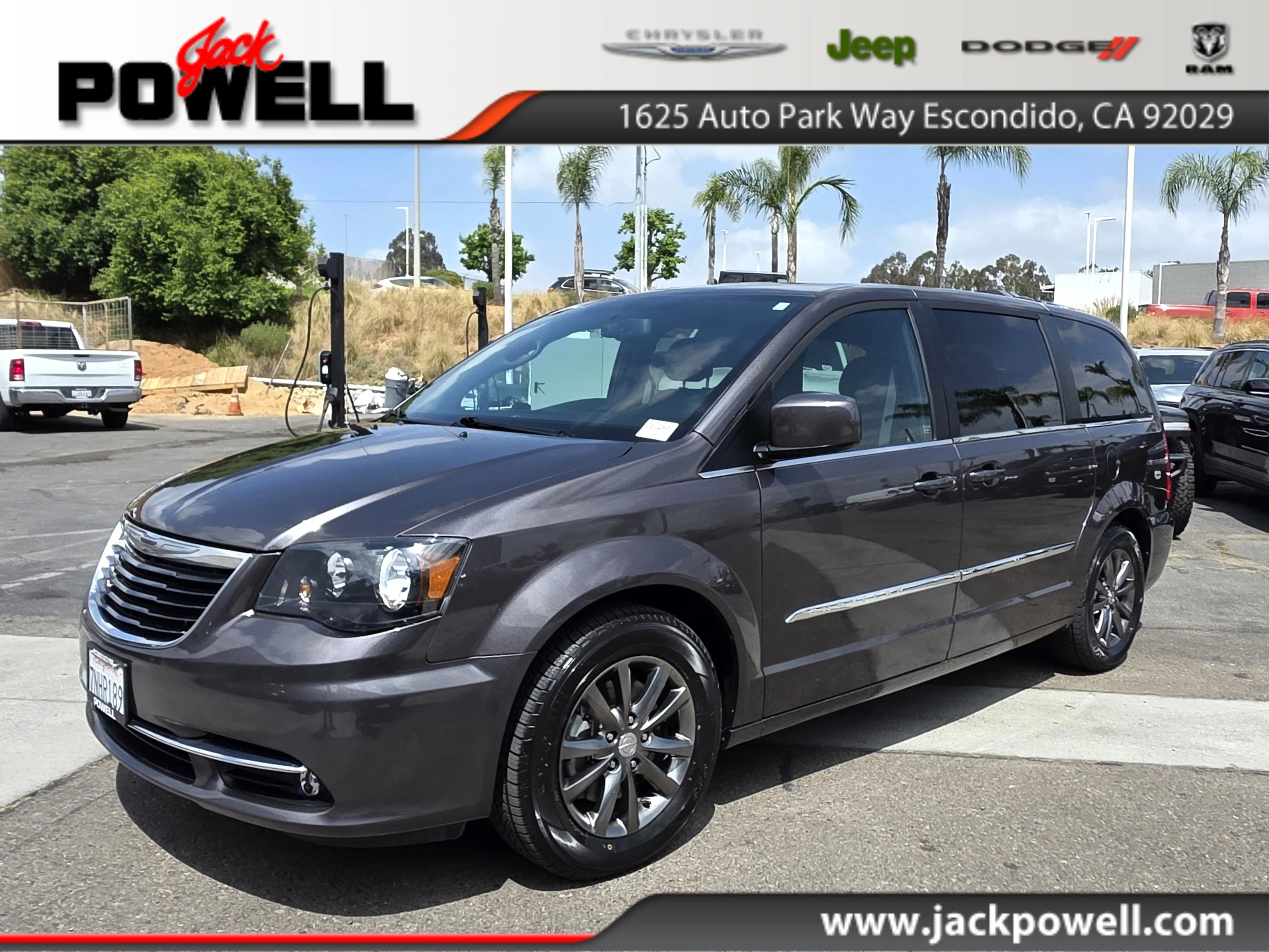 2015 Chrysler Town & Country S's photo