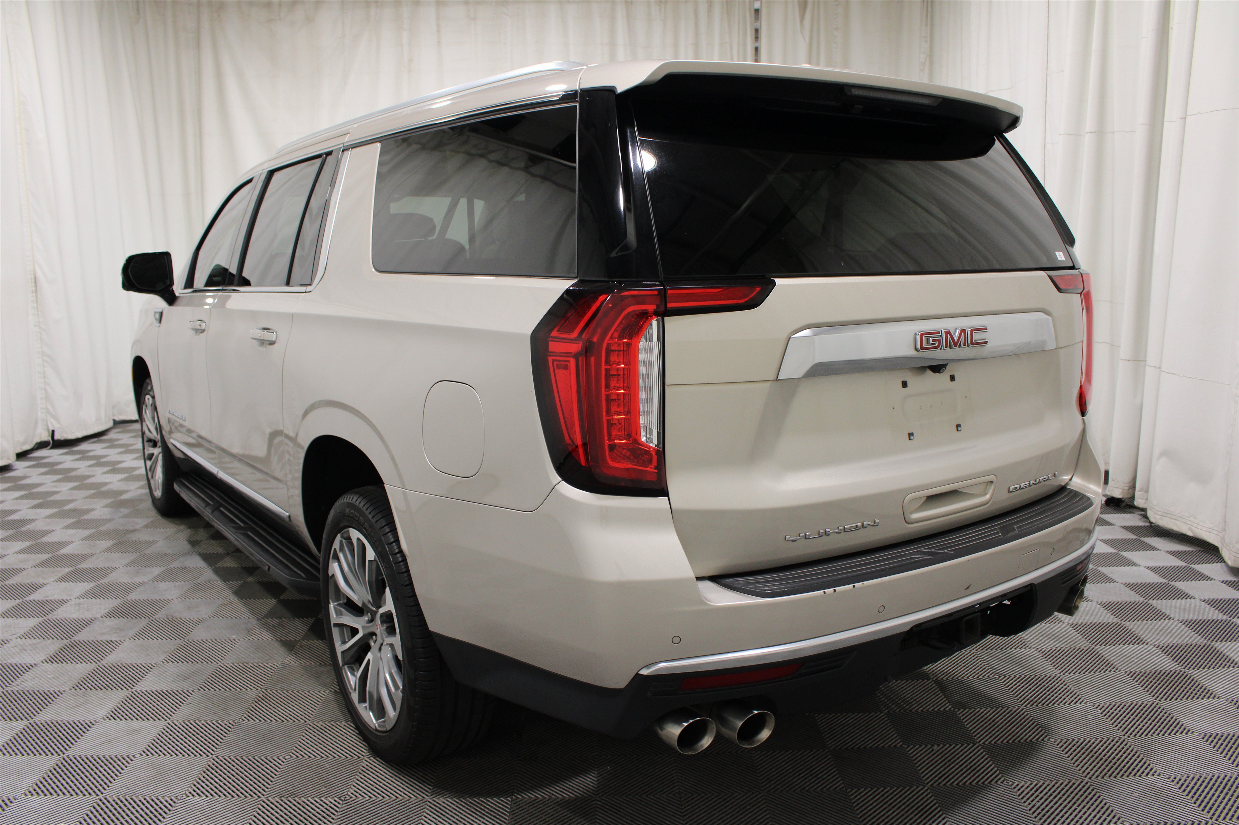 Used 2023 Pearl Beige Metallic GMC Denali image 34