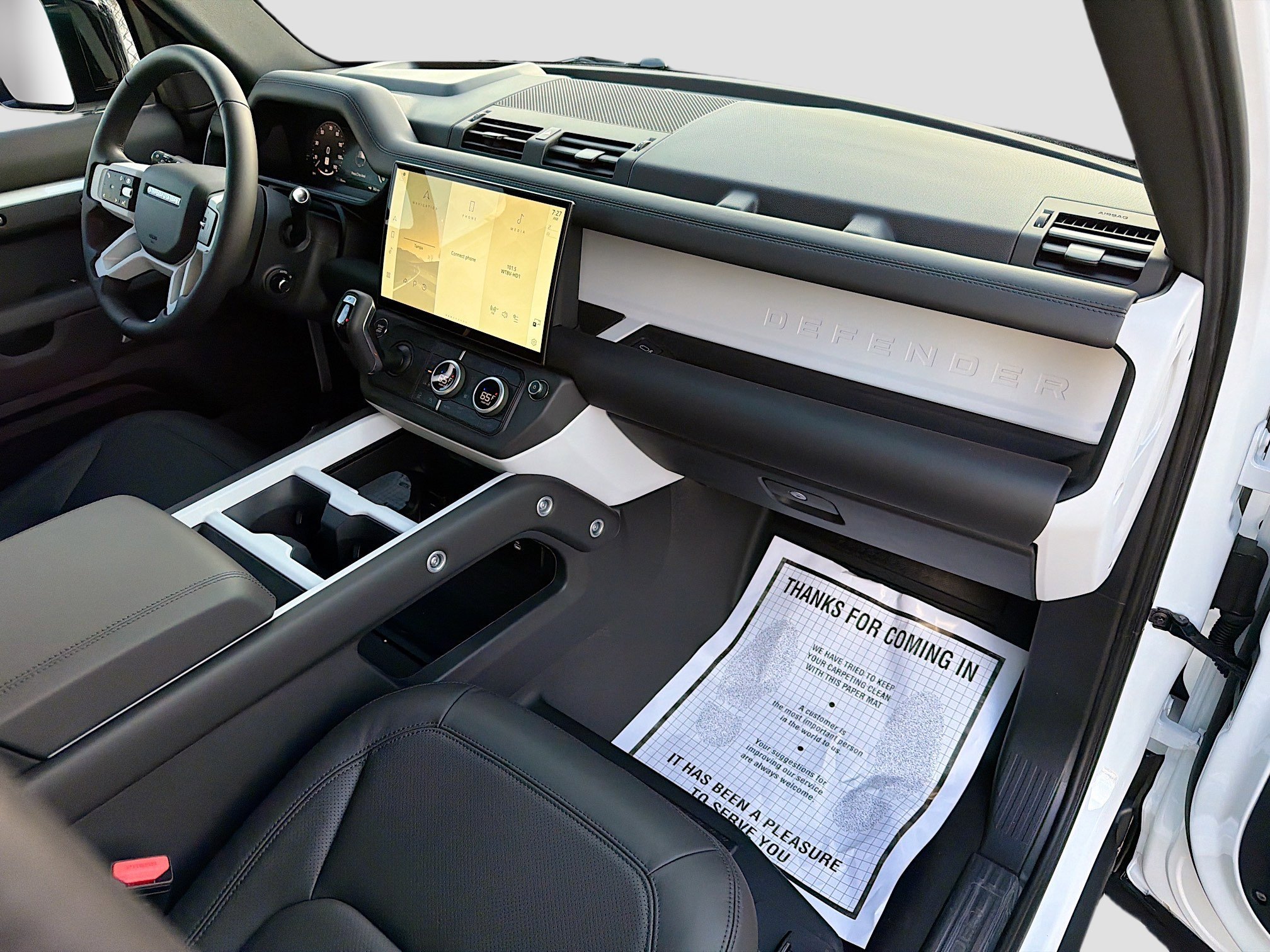 New 2026 Fuji White Land Rover X-Dynamic SE image 13