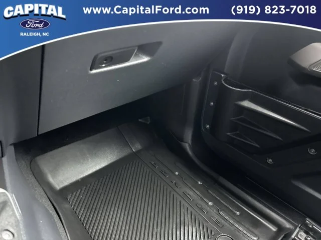 Used 2023 Silver Ford Outer Banks image 27
