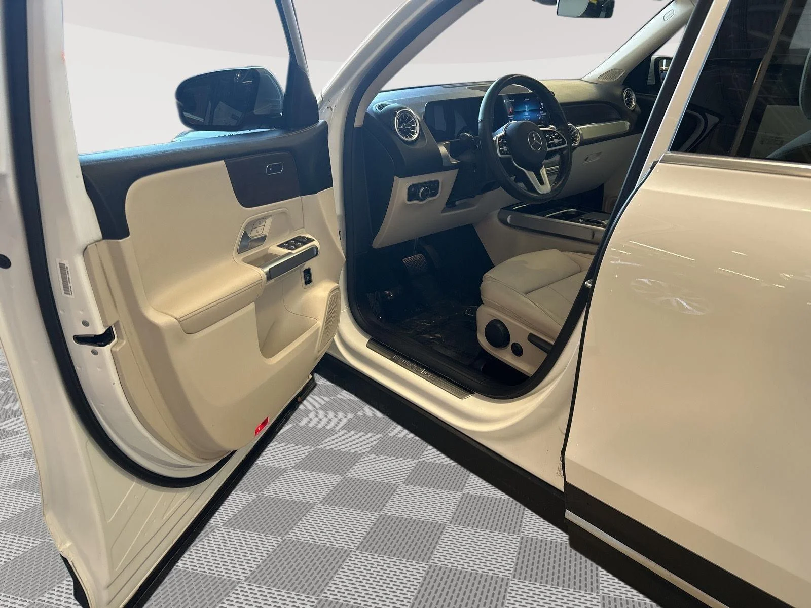 Used 2022 Polar White Mercedes-Benz GLB 250 image 10