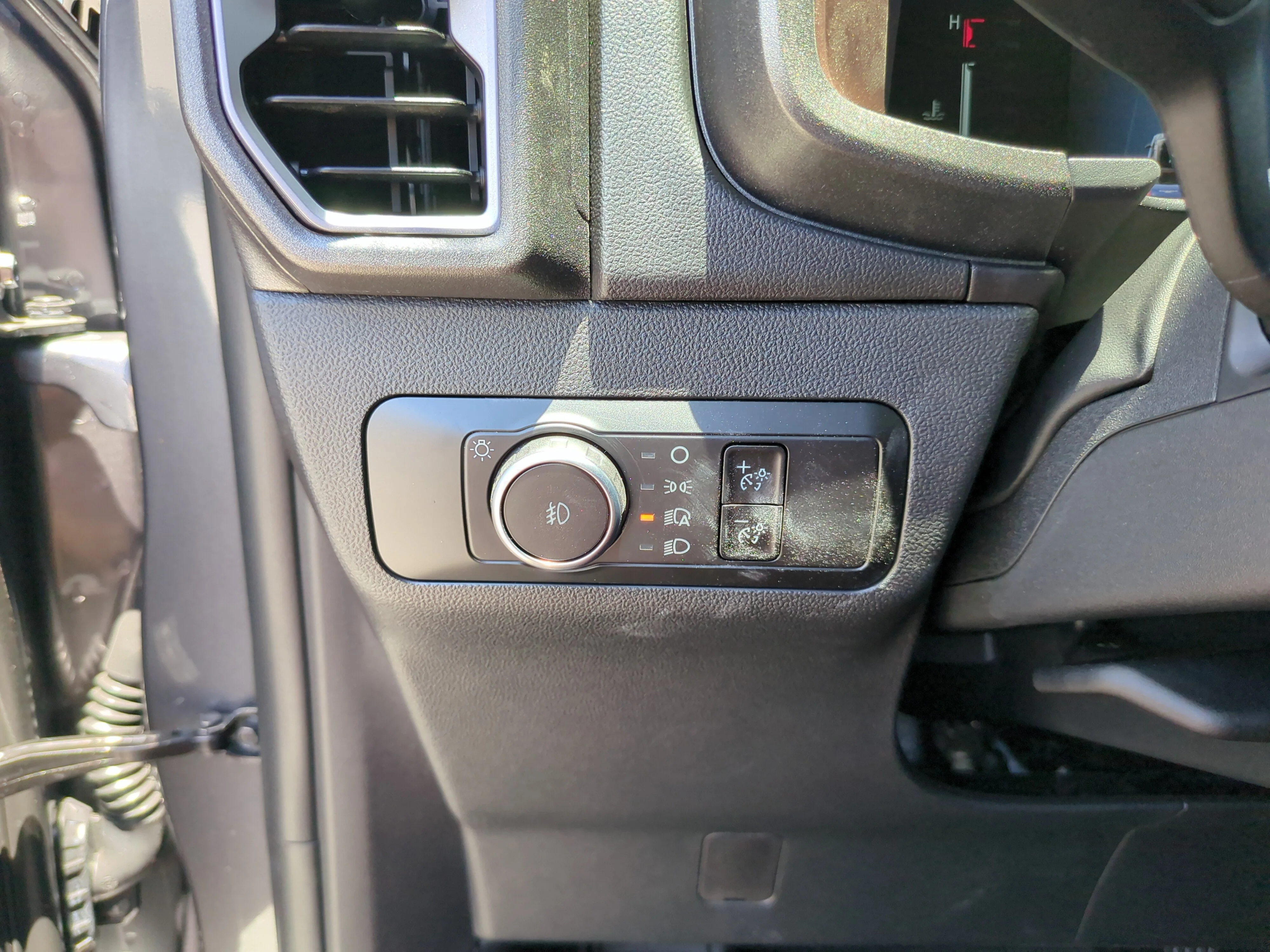 New 2026 Carbonized Gray Metallic Ford Outer Banks® image 27