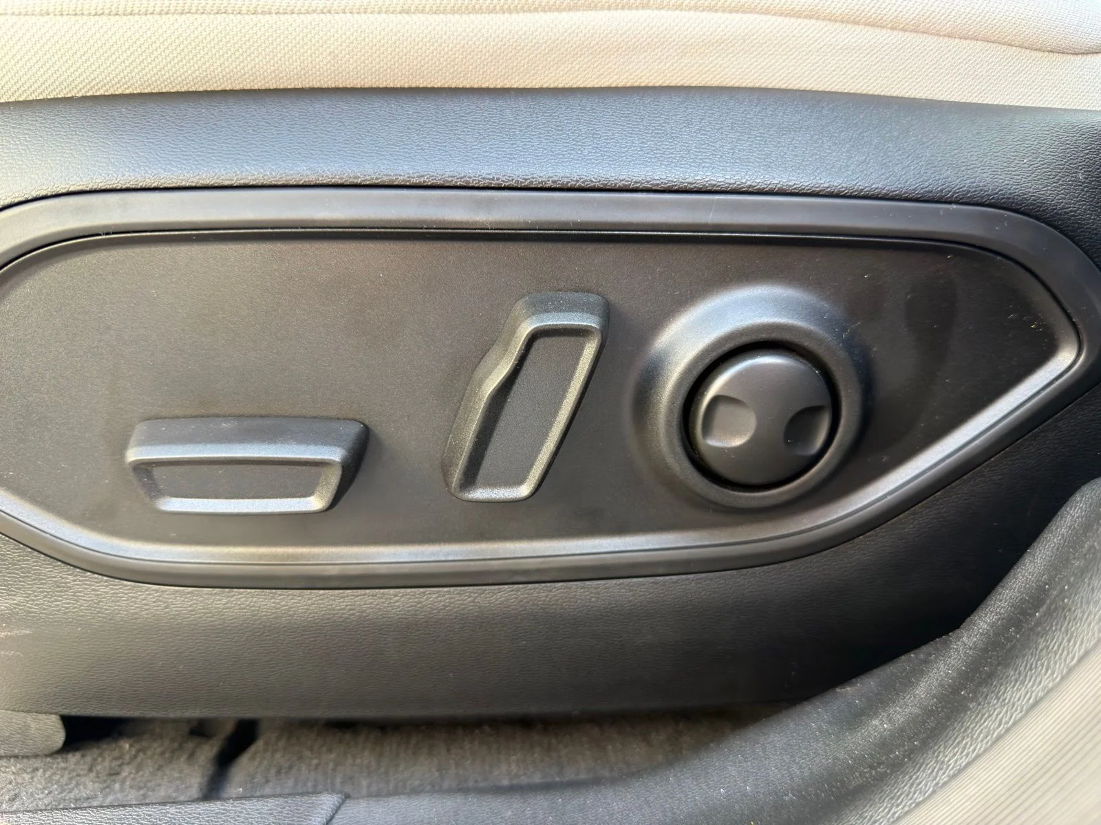 New 2026 Sting-Gray Clear-Coat Exterior Paint Jeep Laredo image 17