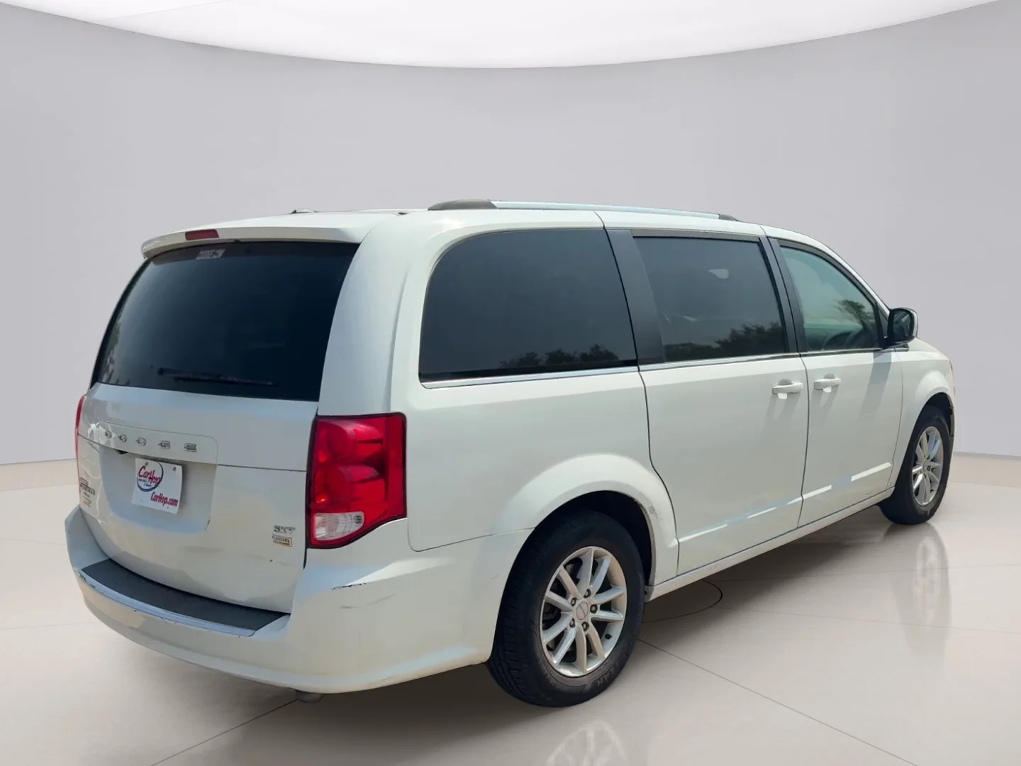 Used 2018 White Dodge SXT image 5