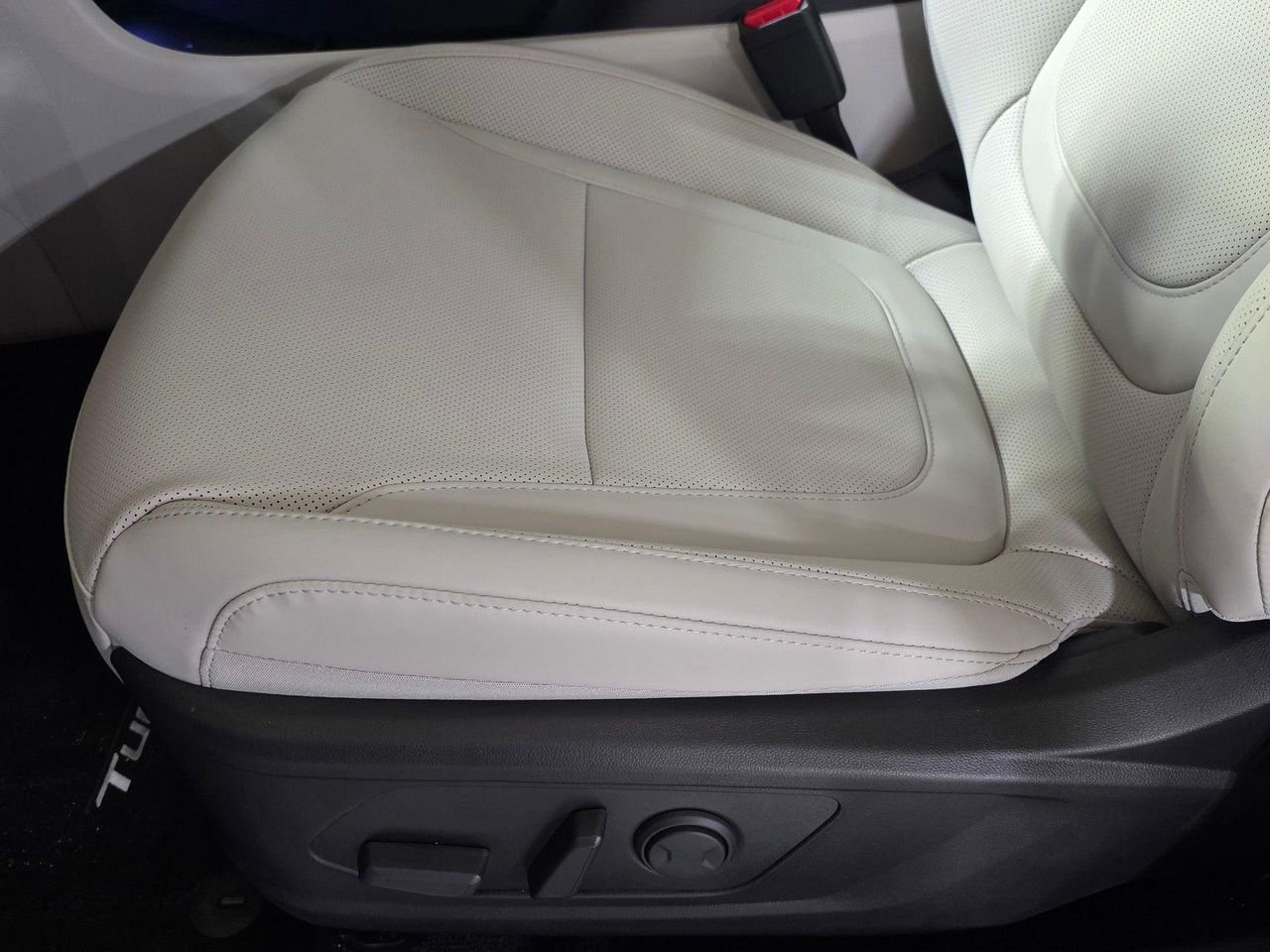 New 2026 Creamy White Pearl Hyundai SEL Convenience image 23