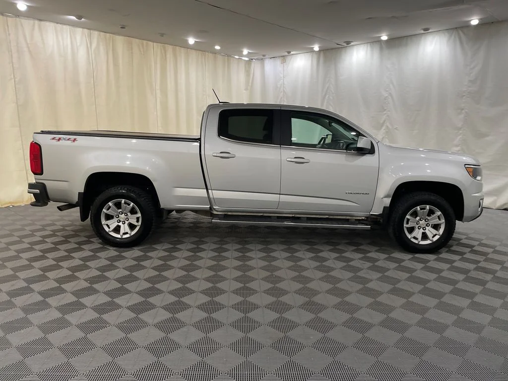 Used 2019 Silver Ice Metallic Chevrolet 4WD LT image 4