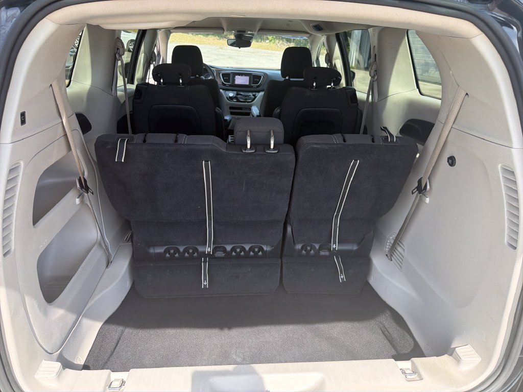 Used 2023 Black Chrysler LX image 9