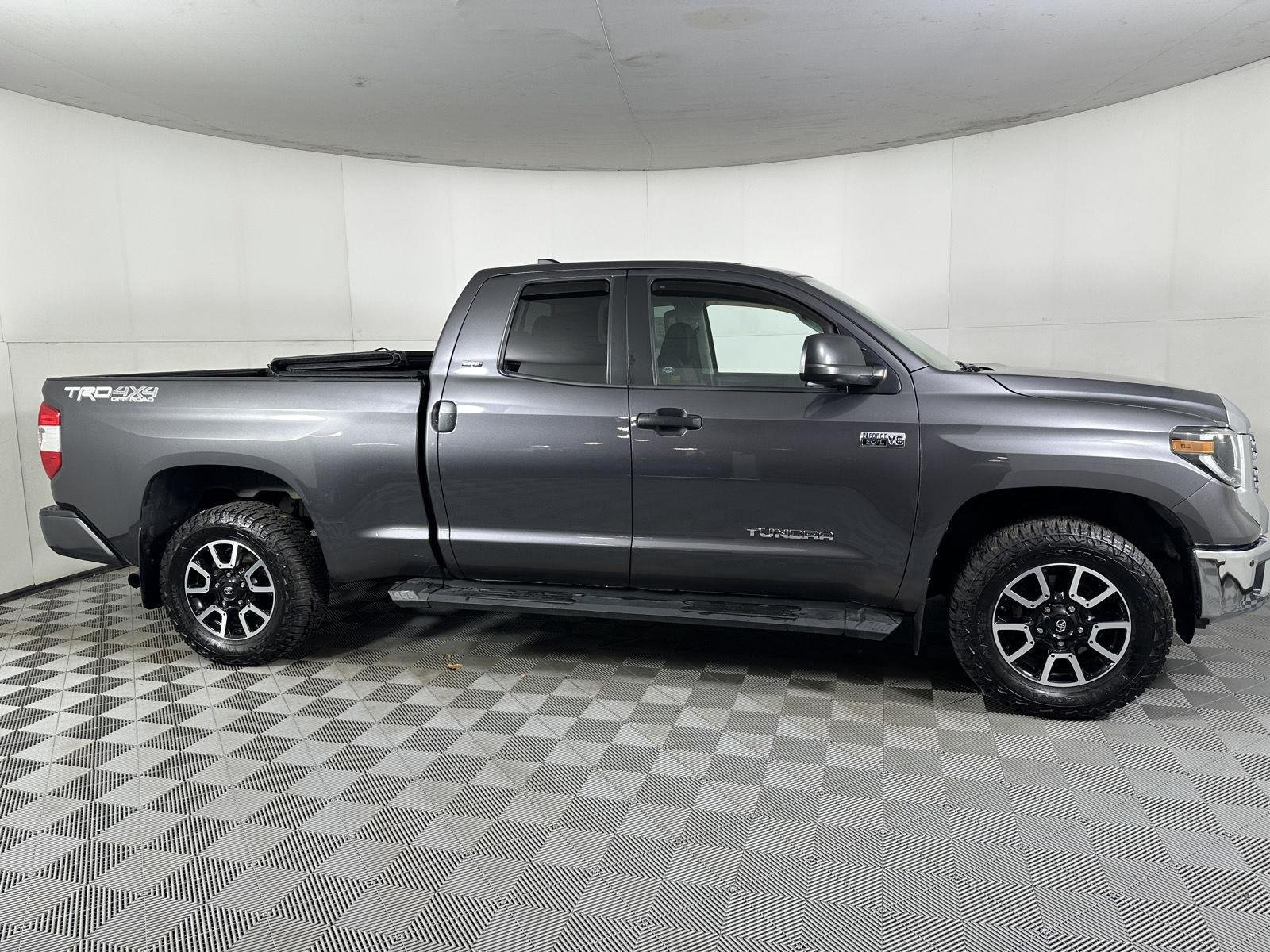 Used 2020 Magnetic Gray Metallic Toyota SR5 image 13