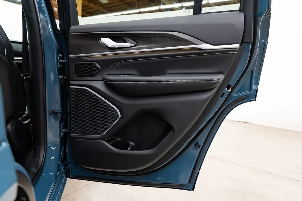 New 2026 Steel Blue Exterior Paint Jeep Limited Reserve image 30