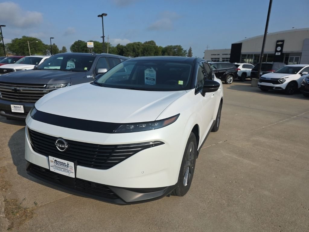 Used 2025 White Nissan SL image 3