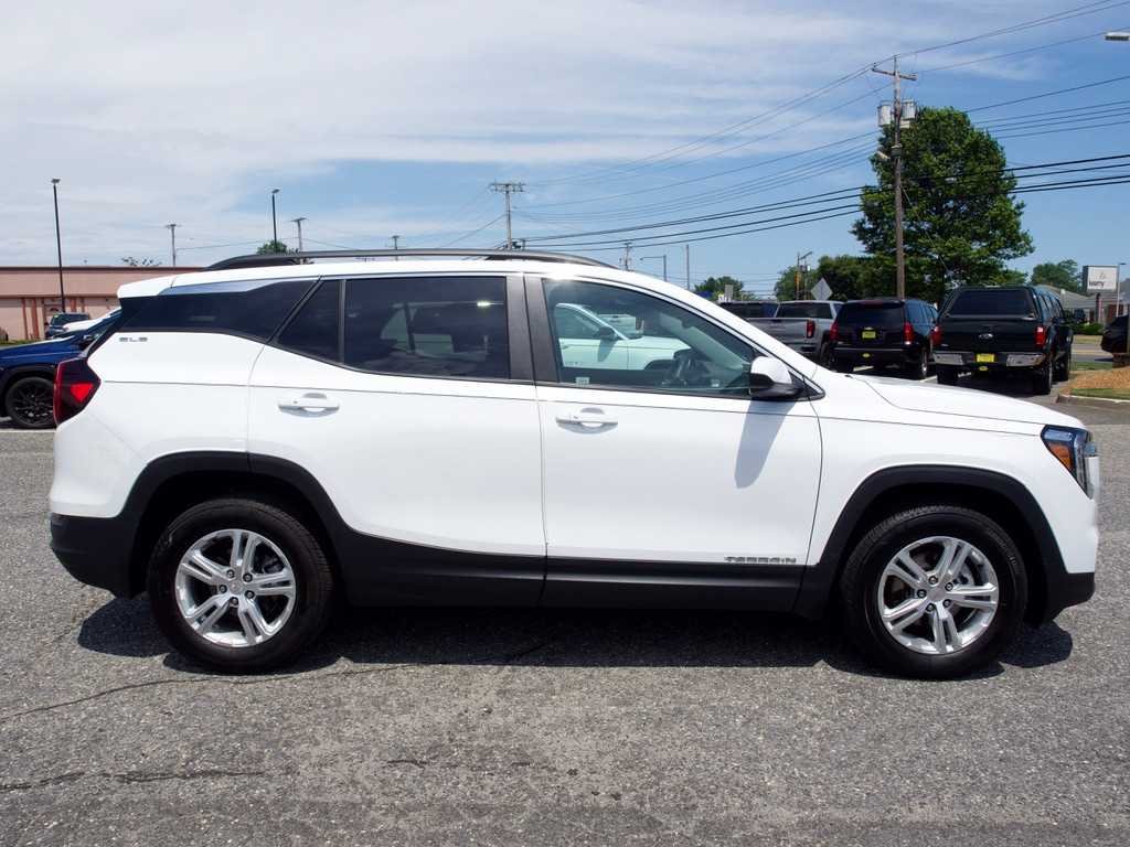 Certified Used 2024 Summit White GMC SLE image 4