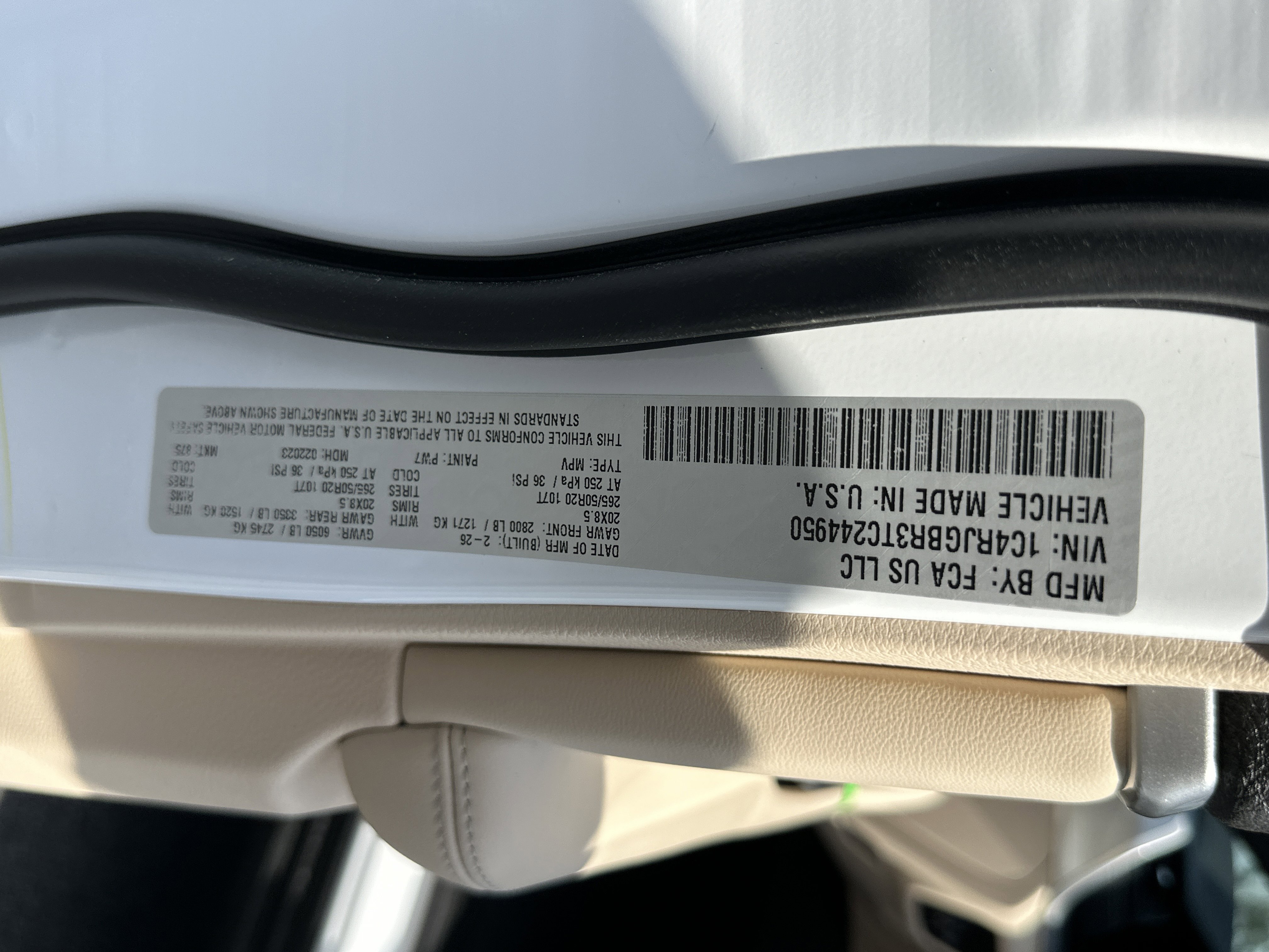 New 2026 Bright White Clear-Coat Exterior Paint Jeep Limited image 30