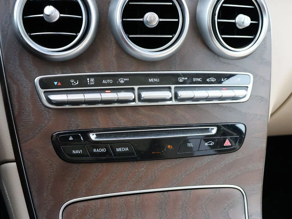 Used 2018 Diamond Silver Metallic Mercedes-Benz GLC 300 image 25