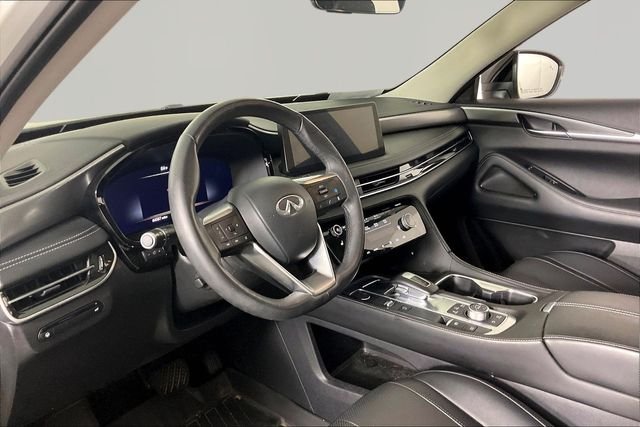 Used 2023 White INFINITI LUXE image 14