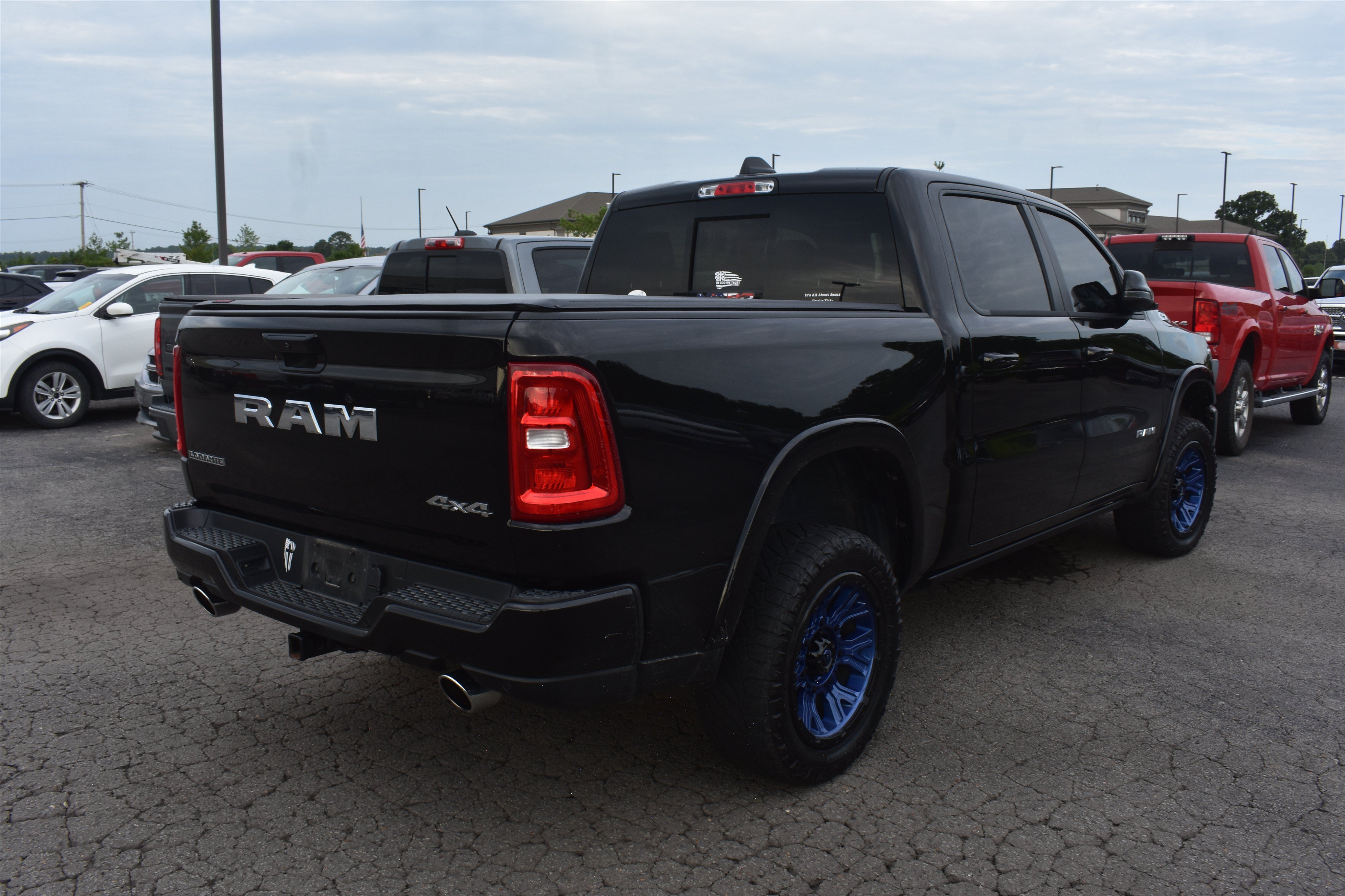 Used 2025 Diamond Black Crystal Pearlcoat Ram Laramie image 4
