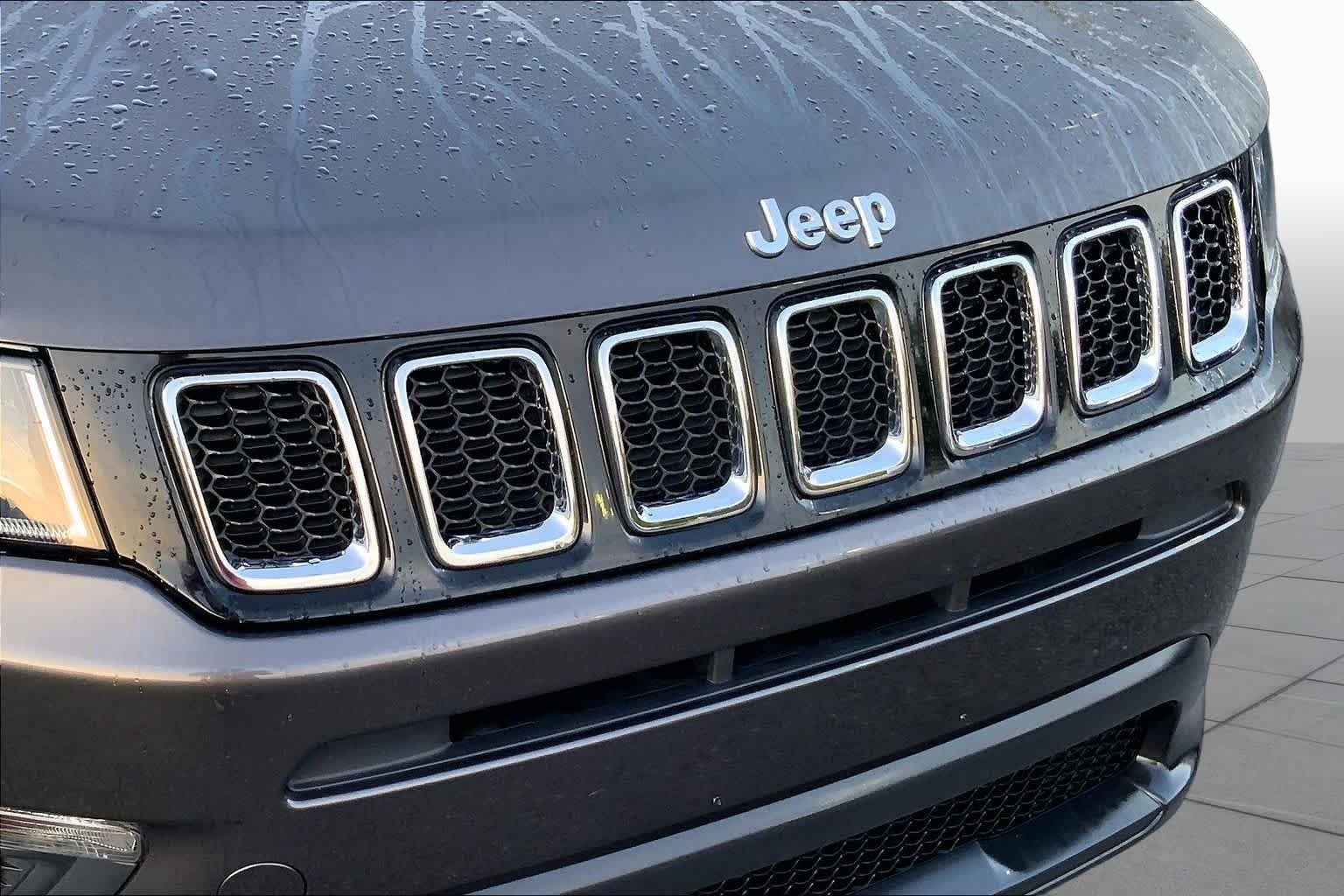 Used 2021 Granite Crystal Metallic Clearcoat Jeep Sport image 29