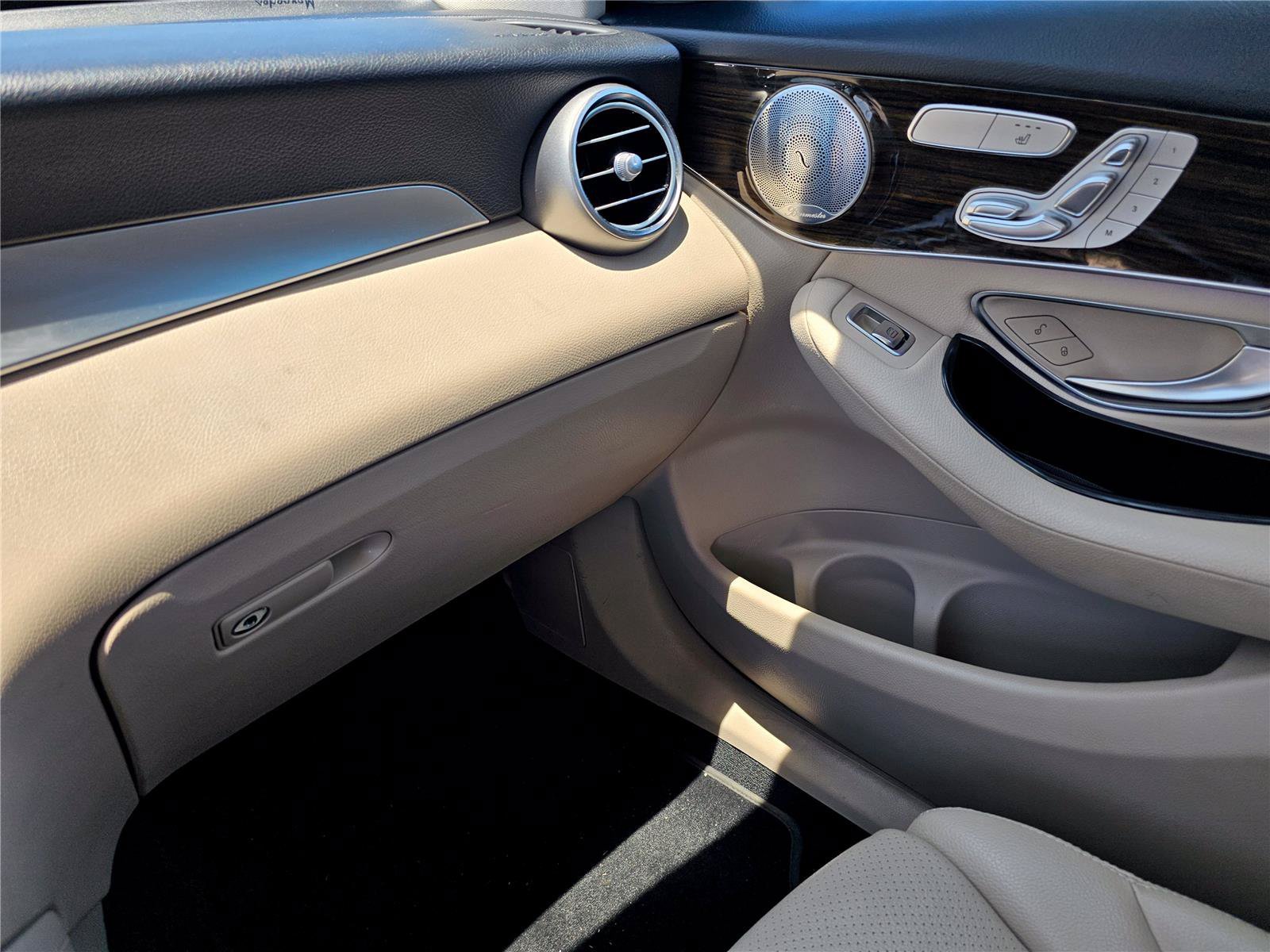 2020 Mercedes-Benz GLC GLC300 - Photo 24
