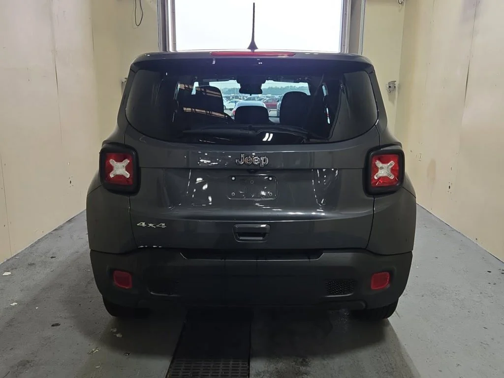 Certified Used 2023 Gray Jeep Latitude image 8