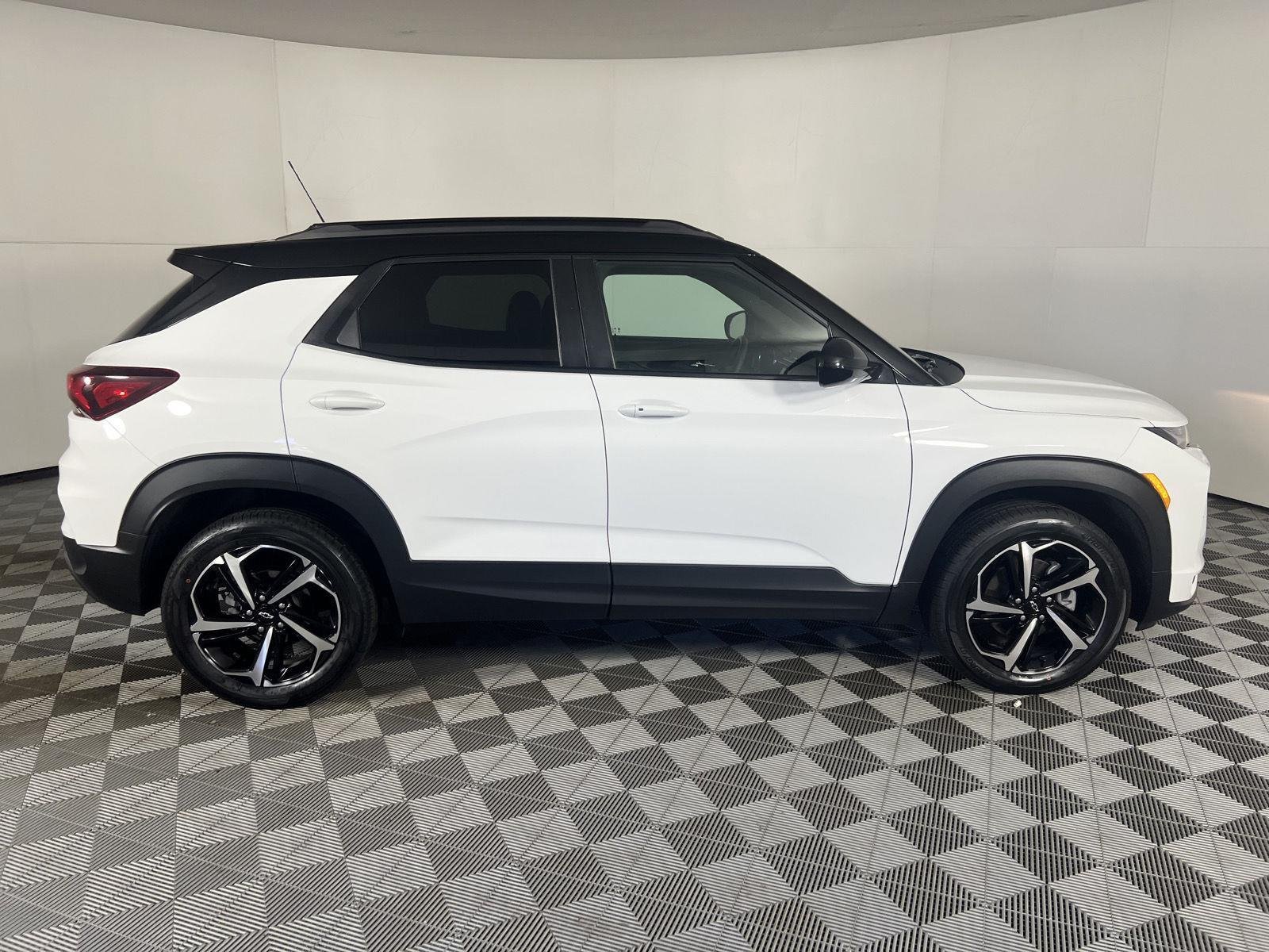 Used 2023 Summit White Chevrolet RS image 14