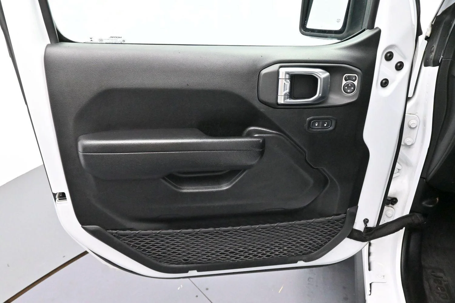 Used 2022 White Jeep Willys image 9