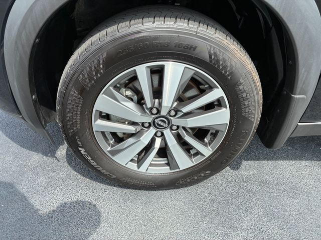 Used 2025 Black Nissan SL image 7
