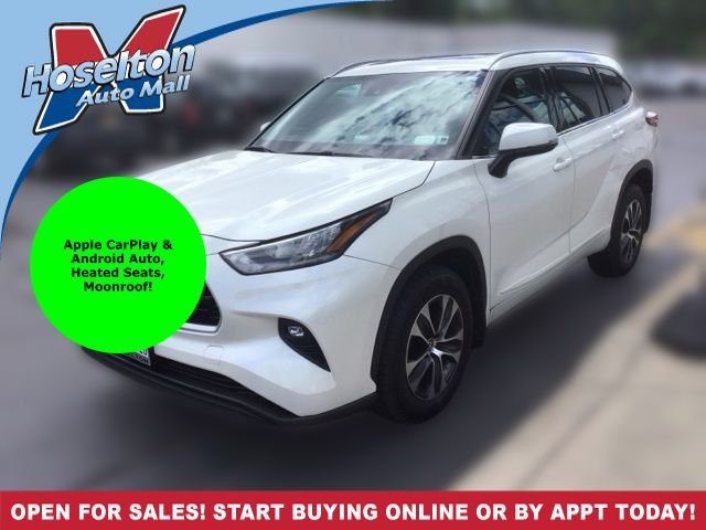 Used 2020 White Toyota XLE image 1