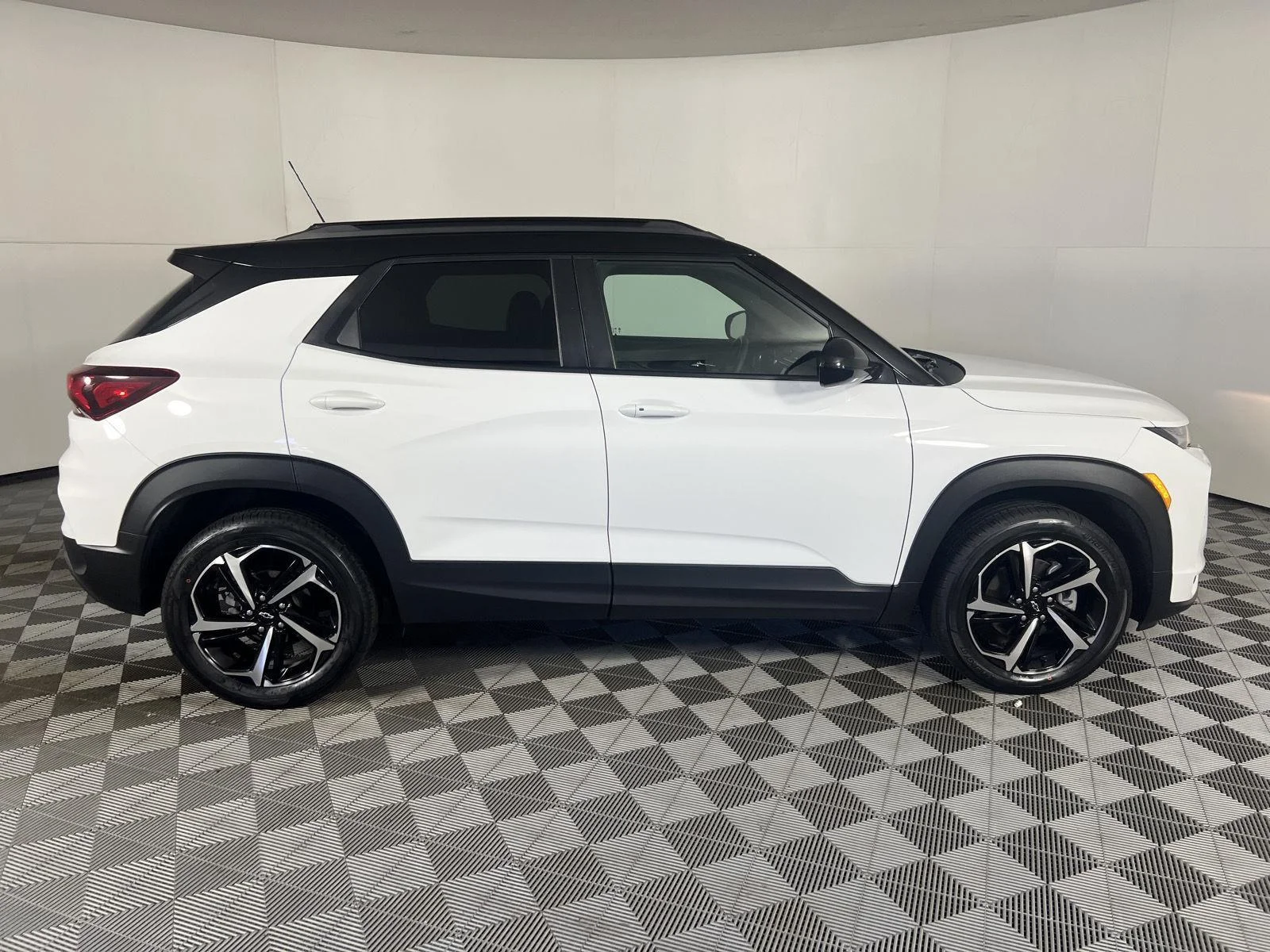 Used 2023 Summit White Chevrolet RS image 14