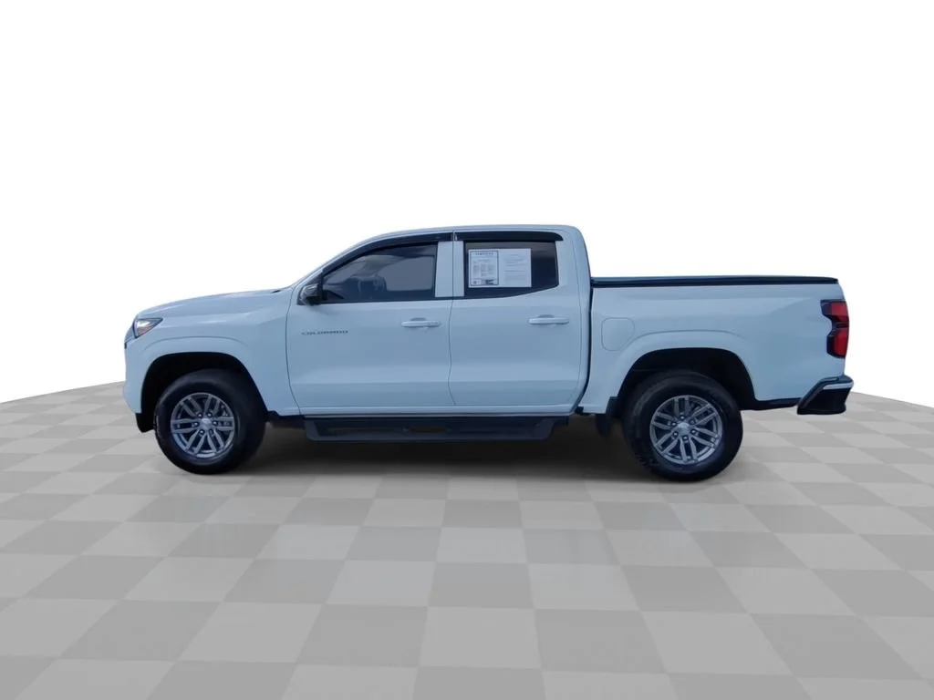 Certified Used 2025 Summit White Chevrolet WT/LT image 5