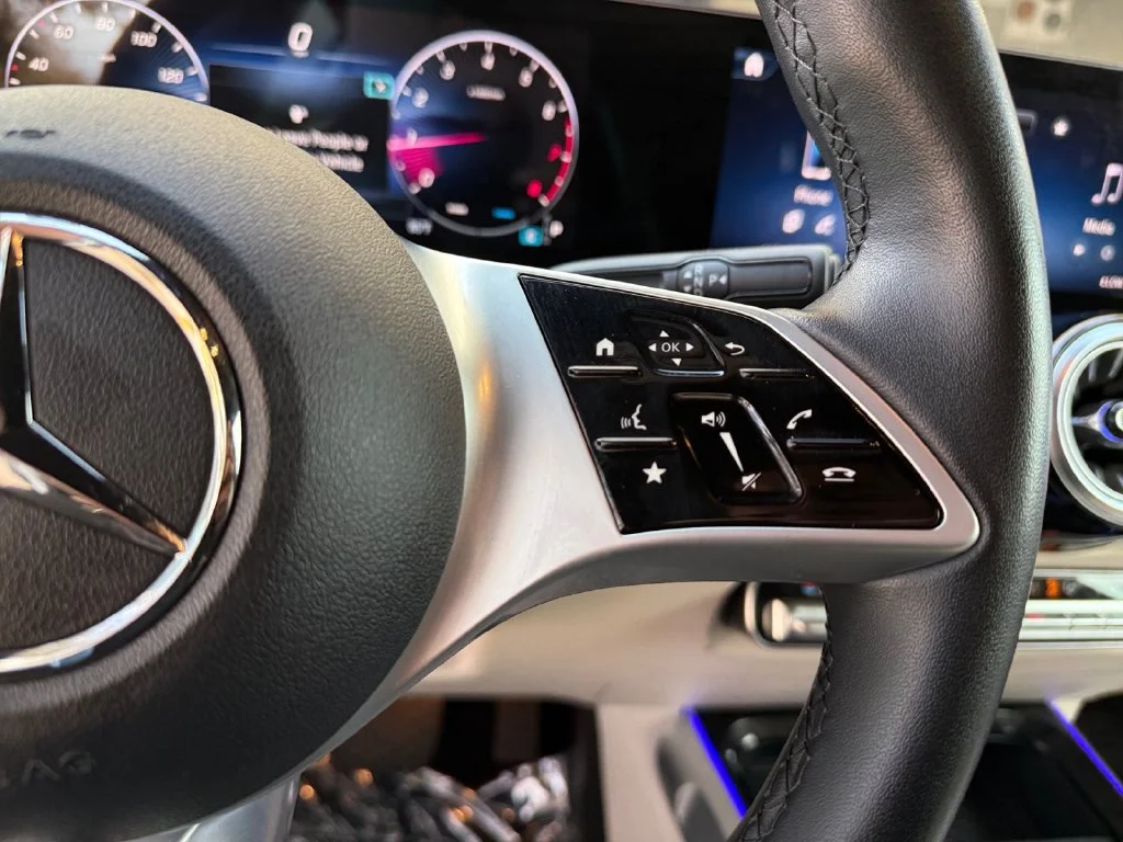 Used 2025  Mercedes-Benz GLB 250 image 25