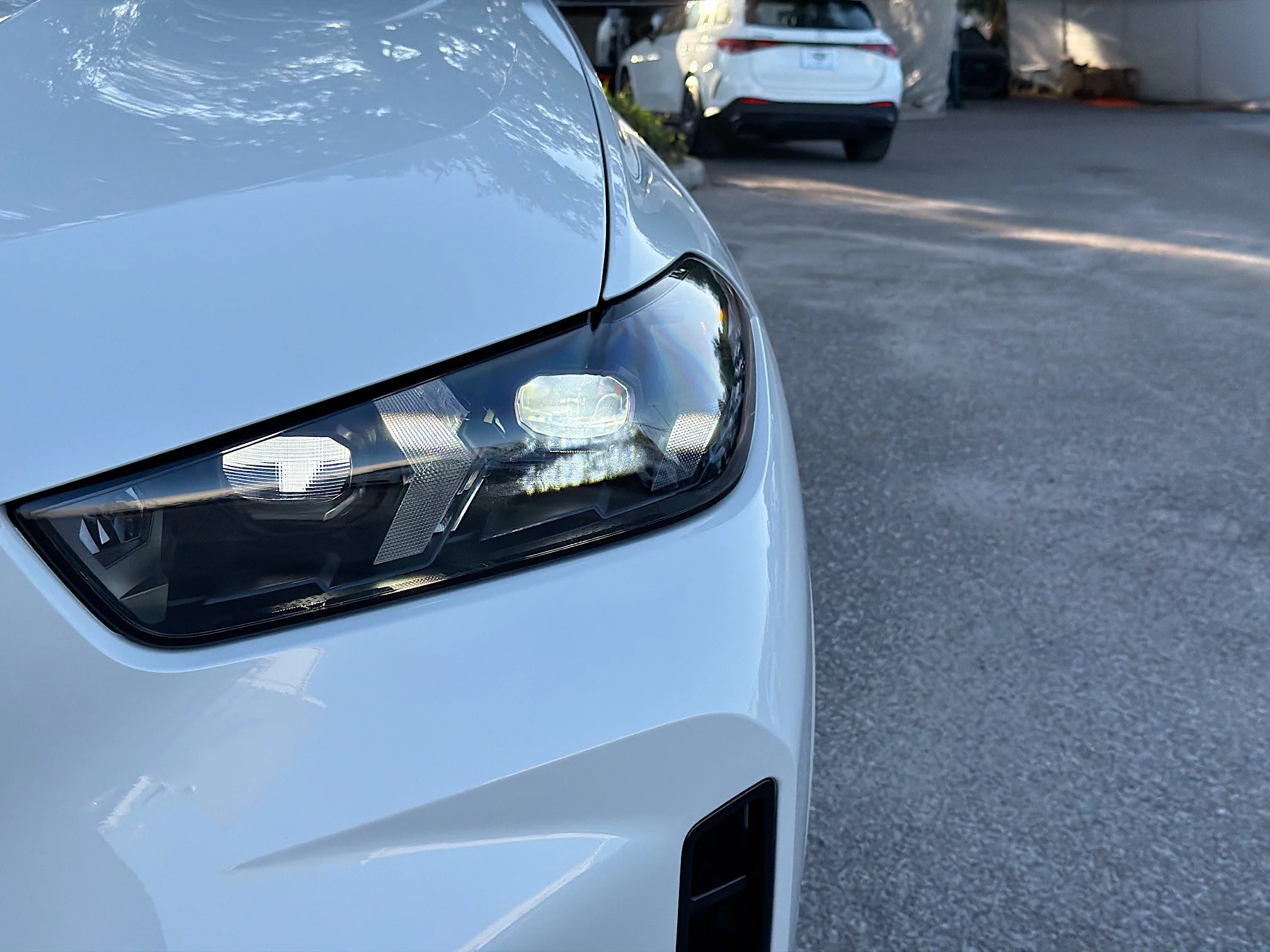 New 2026 Mineral White Metallic BMW xDrive40i image 9