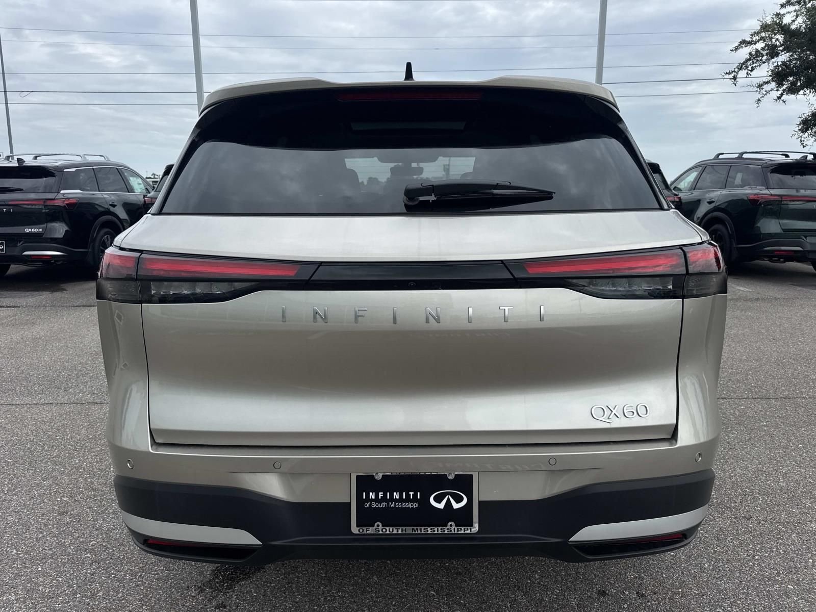 New 2027 WARM TITANIUM INFINITI Luxe FWD image 5