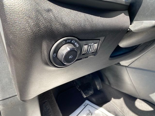 Used 2023 Gray Jeep Latitude Lux image 16